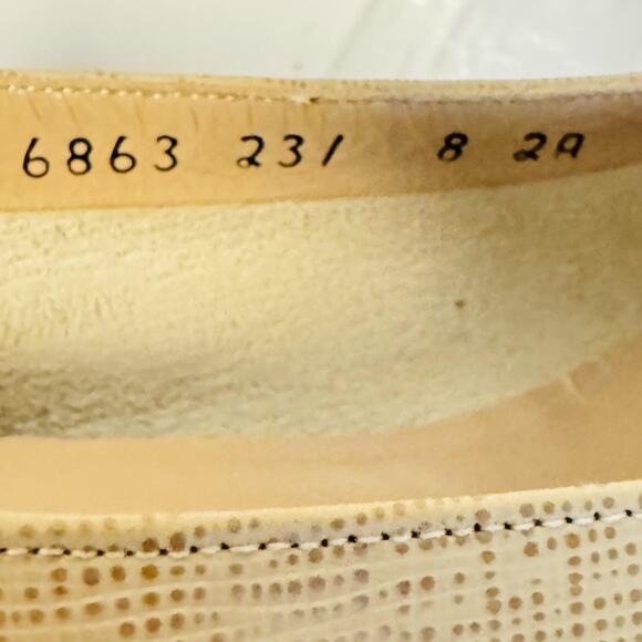 Salvatore Ferragamo Shoes Womens 8 Beige Slip On Pumps Cap Toe Low Heel Dress - Picture 12 of 13